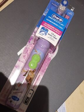NWT Oral-B PRO HEALTH JR Kids Electric Toothbrush - DISNEY "FROZEN" Purple +GIFT
